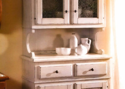 Credenza per cucina in legno bianco